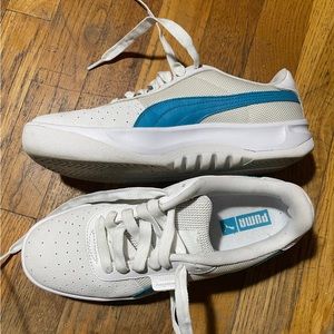 PUMA Blue & White Leather Shoes Size 8 1/2